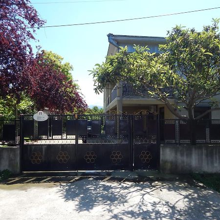 Guest House On Angisa Batumi Esterno foto