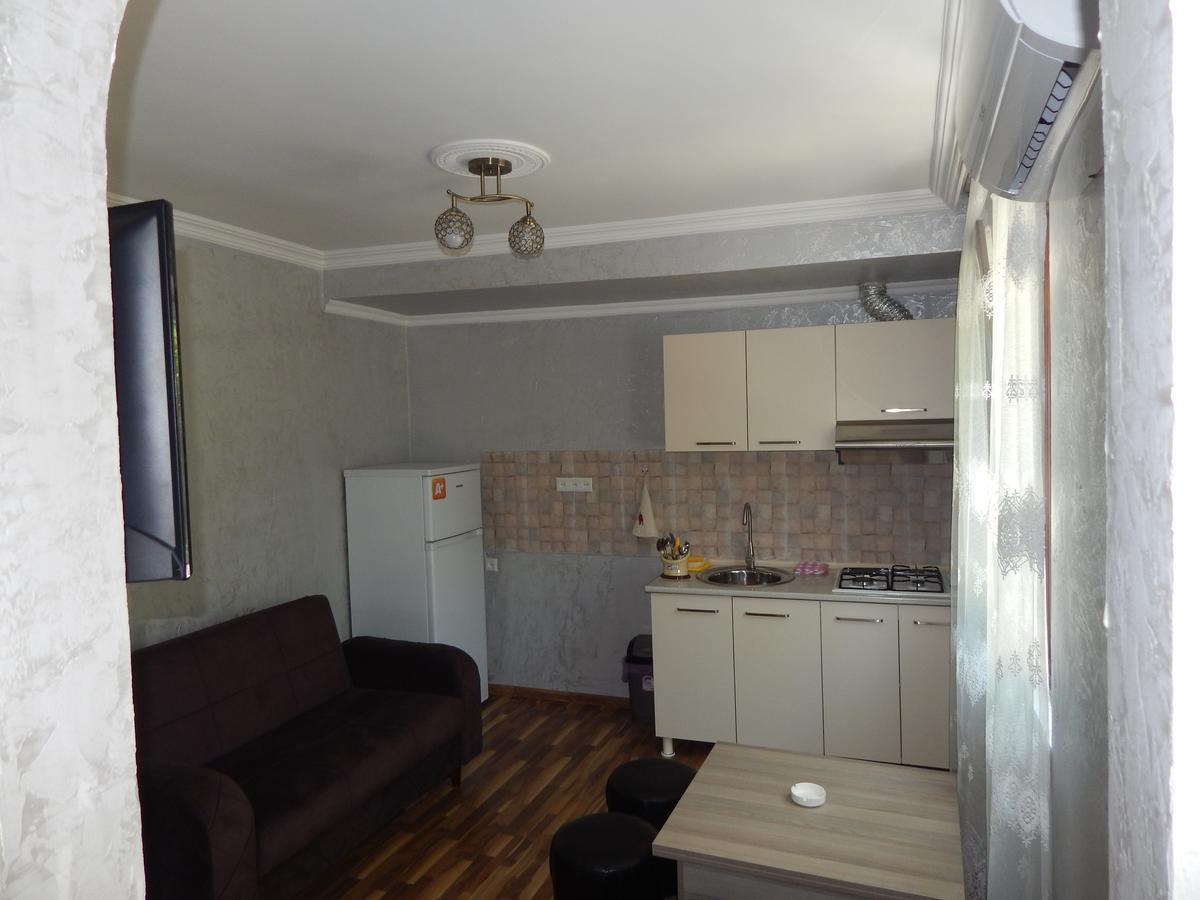 Guest House On Angisa Batumi Esterno foto