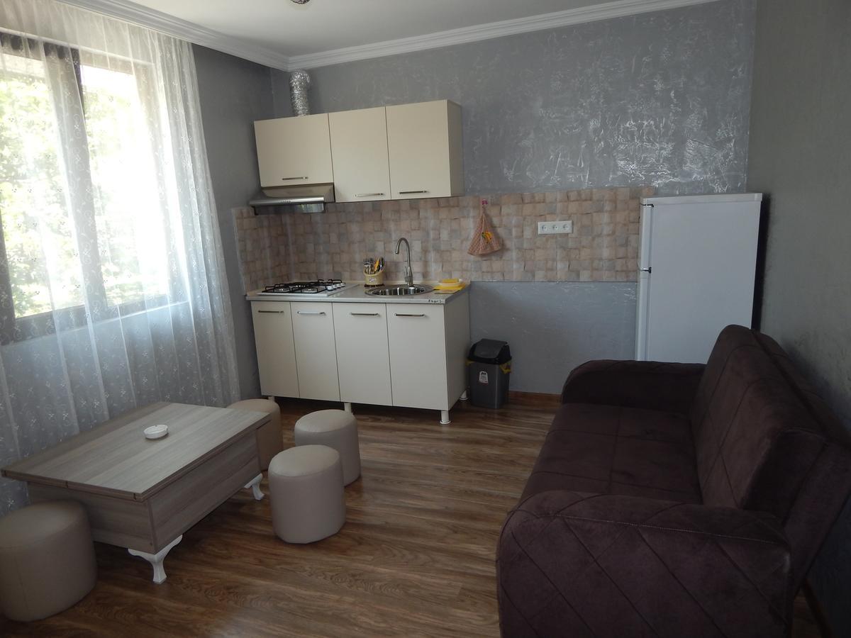 Guest House On Angisa Batumi Esterno foto