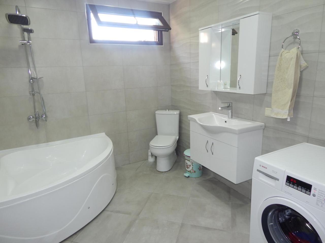 Guest House On Angisa Batumi Esterno foto