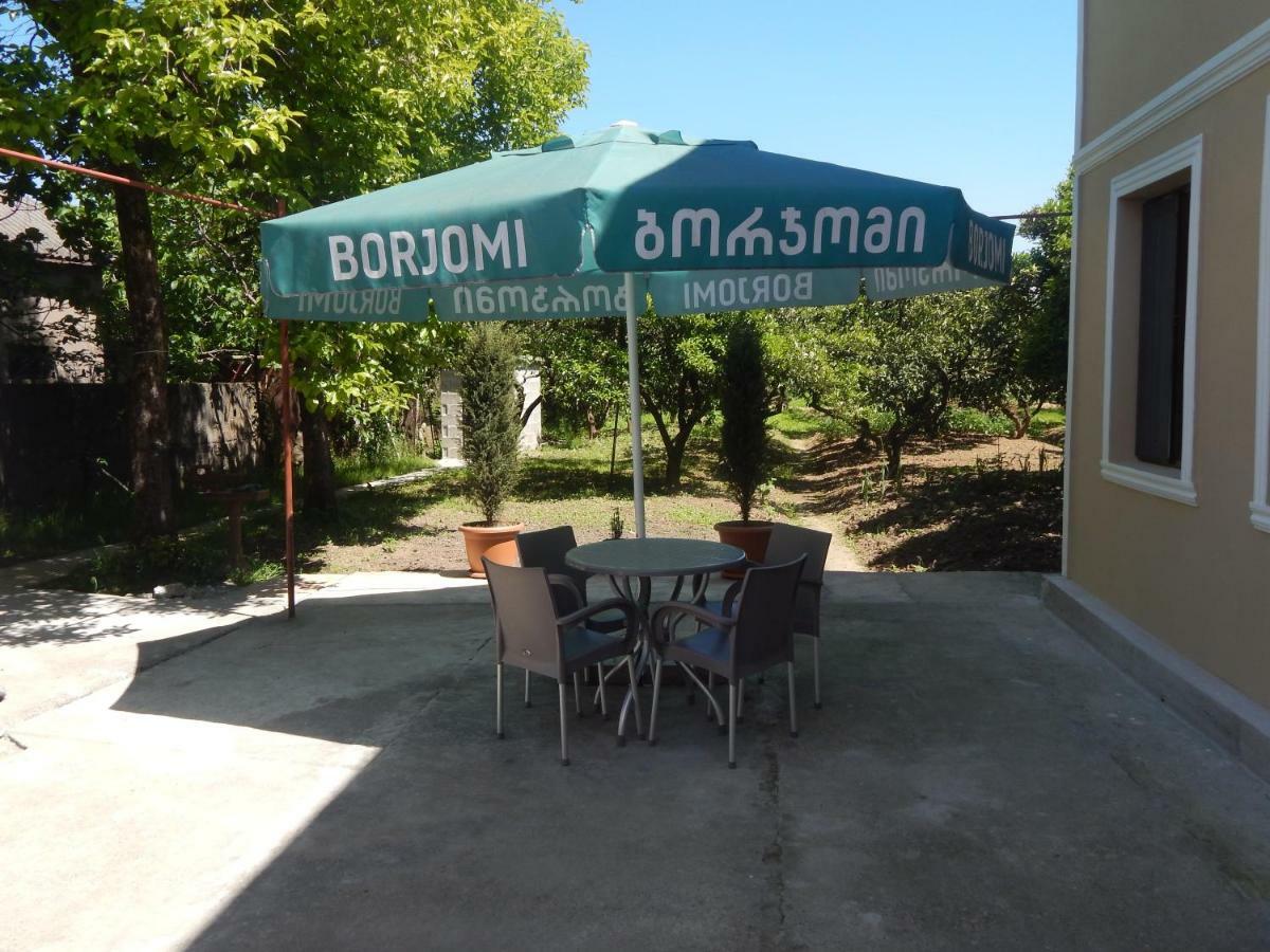 Guest House On Angisa Batumi Esterno foto